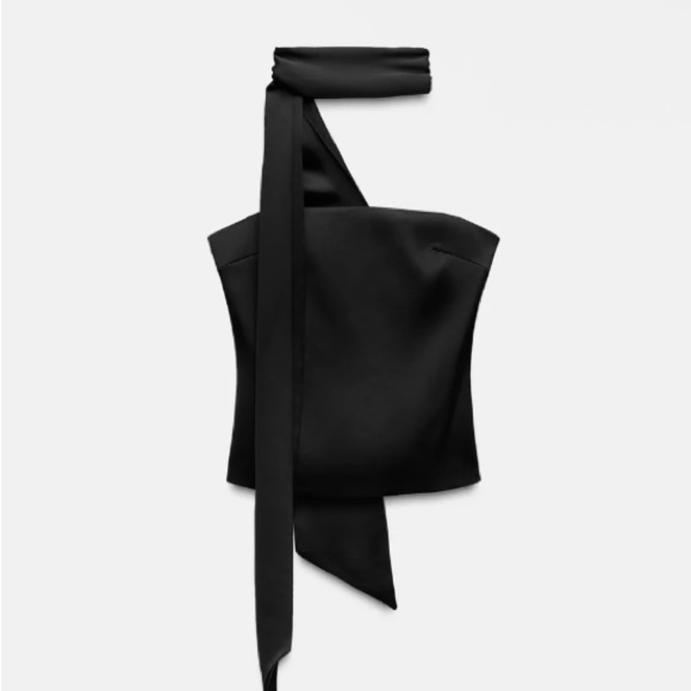 Elegant Black Strapless Top with Scarf